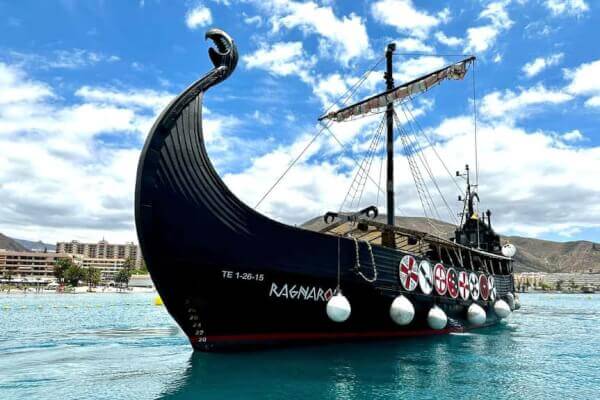 Crucero Vikingo con avistamiento de ballenas y delfines en Tenerife.